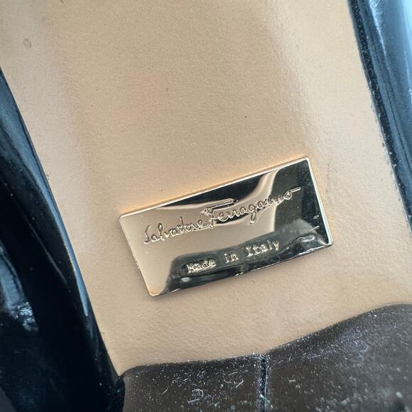 Salvatore Ferragamo Vara black patent leather pumps size 6 - Picture 8 of 10